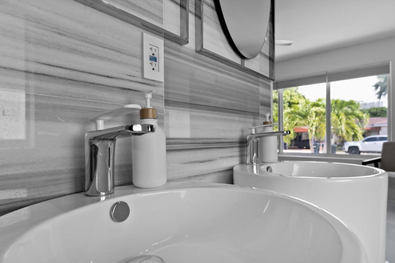 Luxury House 4 Beds Heated Pool W Jaccuzzi Lejlighed North Bay Village Eksteriør billede