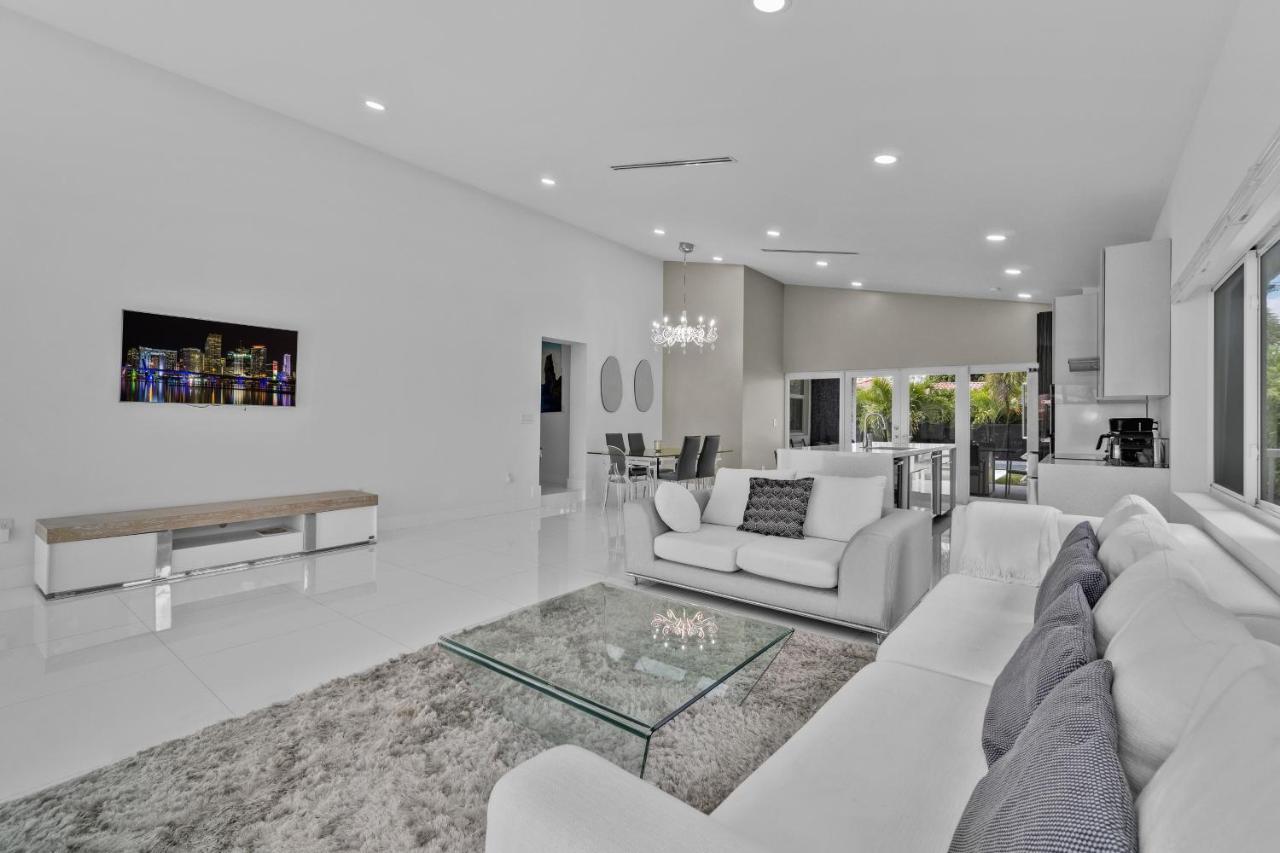 Luxury House 4 Beds Heated Pool W Jaccuzzi Lejlighed North Bay Village Eksteriør billede