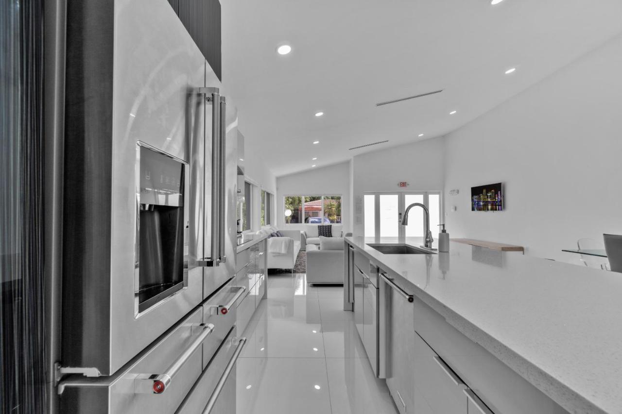 Luxury House 4 Beds Heated Pool W Jaccuzzi Lejlighed North Bay Village Eksteriør billede