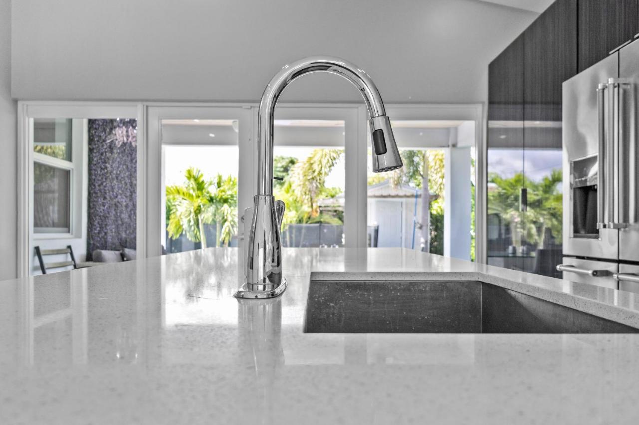 Luxury House 4 Beds Heated Pool W Jaccuzzi Lejlighed North Bay Village Eksteriør billede