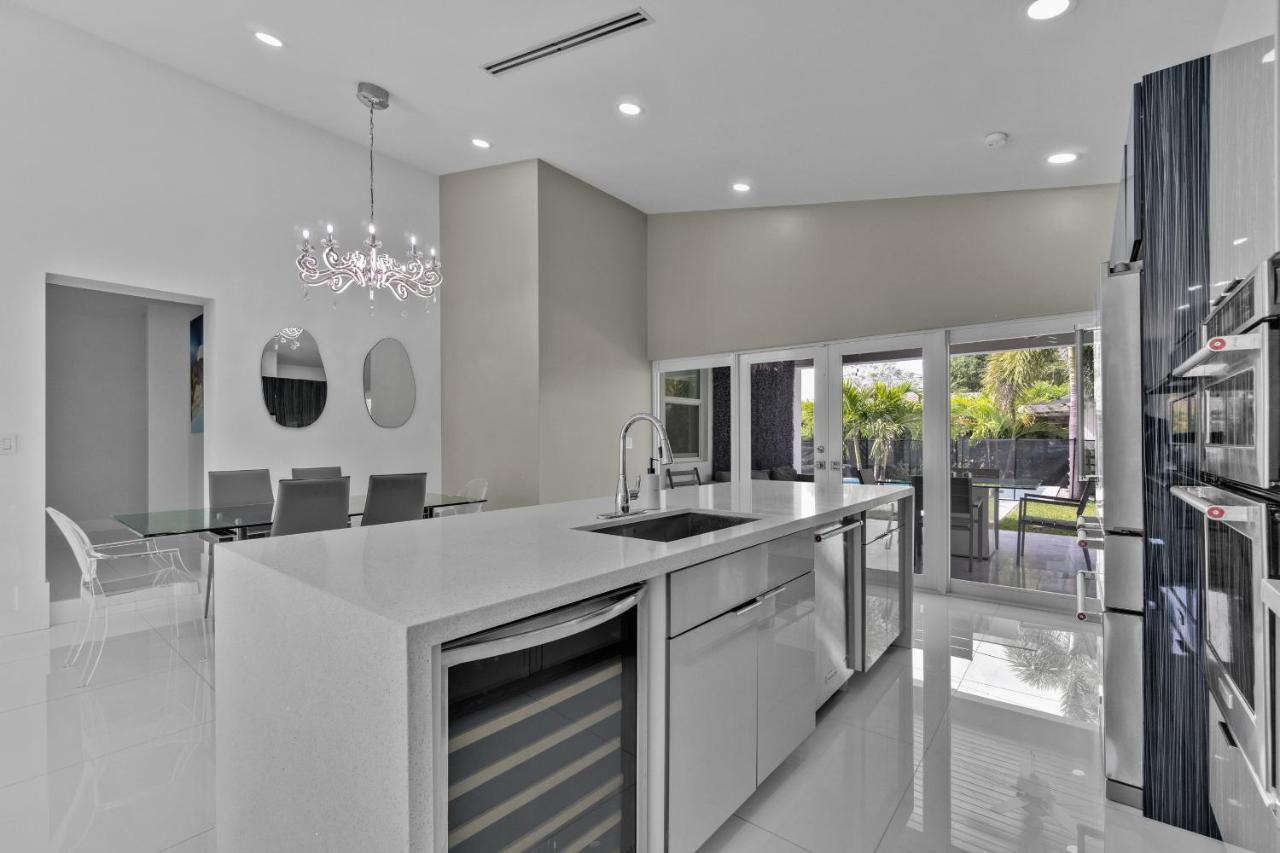 Luxury House 4 Beds Heated Pool W Jaccuzzi Lejlighed North Bay Village Eksteriør billede